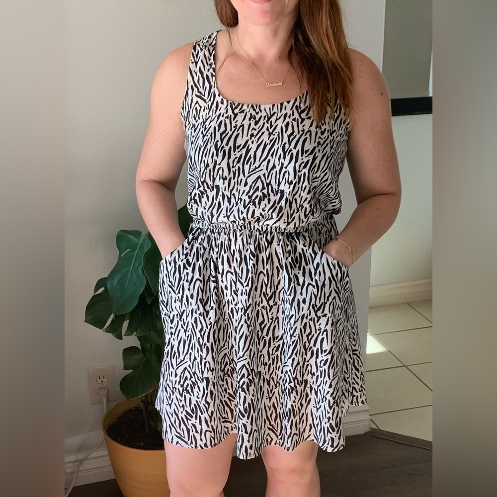 Black and white dress with pockets